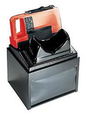 Kleine Dunkelkammer mit aufgesetzter UVC Handlampe.