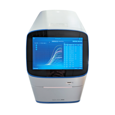 QuantGene-9600 Real-Time Cycler mit Testkurve.
